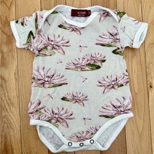 Milkbarn bamboo Onesie cream with pink water lillies